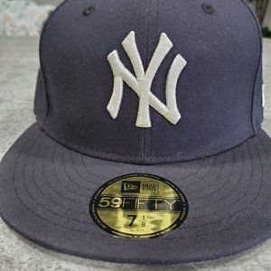 MLB, New Era 59 Fifty, 7 1/8, New York Yankees, black cap, used good condition.